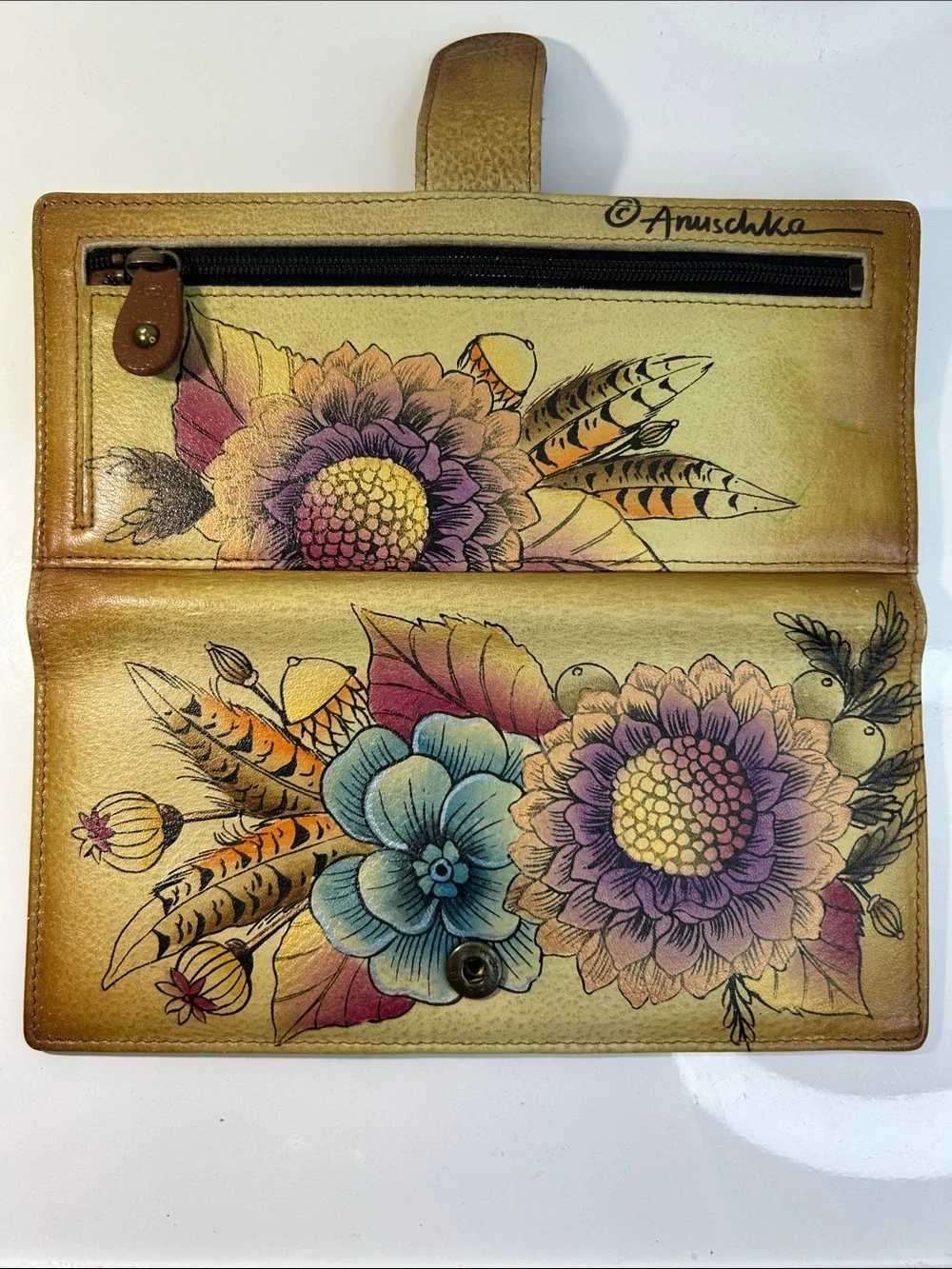 NWOT Anuschka Hand Painted Leather Floral Theme Wallet With Zipper Compartment